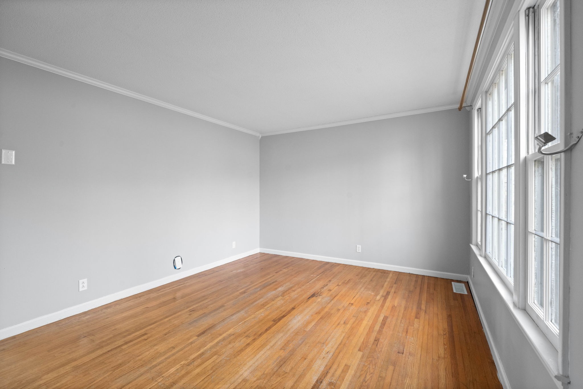 234 Old Trenton Road Clarksville, TN 37040 - Photo 5 of 25 an empty room with wooden floor and windows