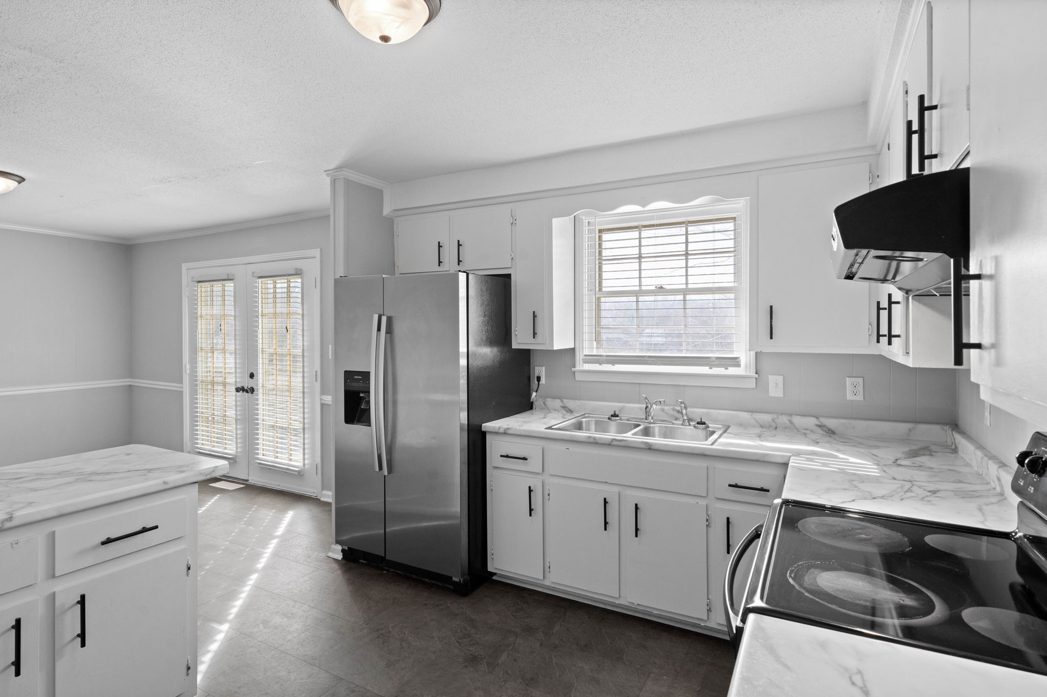 234 Old Trenton Road Clarksville, TN 37040 - Photo 9 of 25 a kitchen with a sink stove and refrigerator