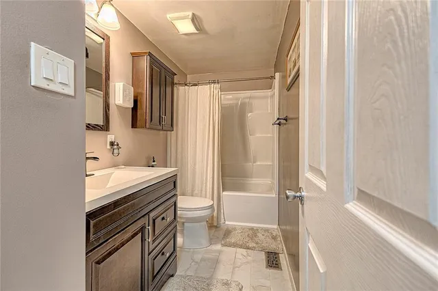 $225,000 | 1975 Tara Drive, North Huntingdon, PA 15642