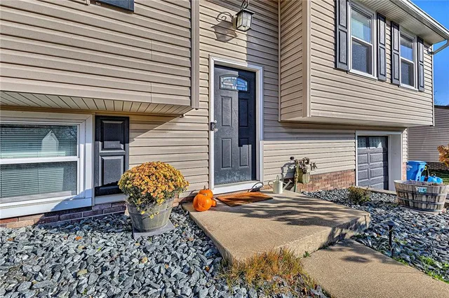 $225,000 | 1975 Tara Drive, North Huntingdon, PA 15642