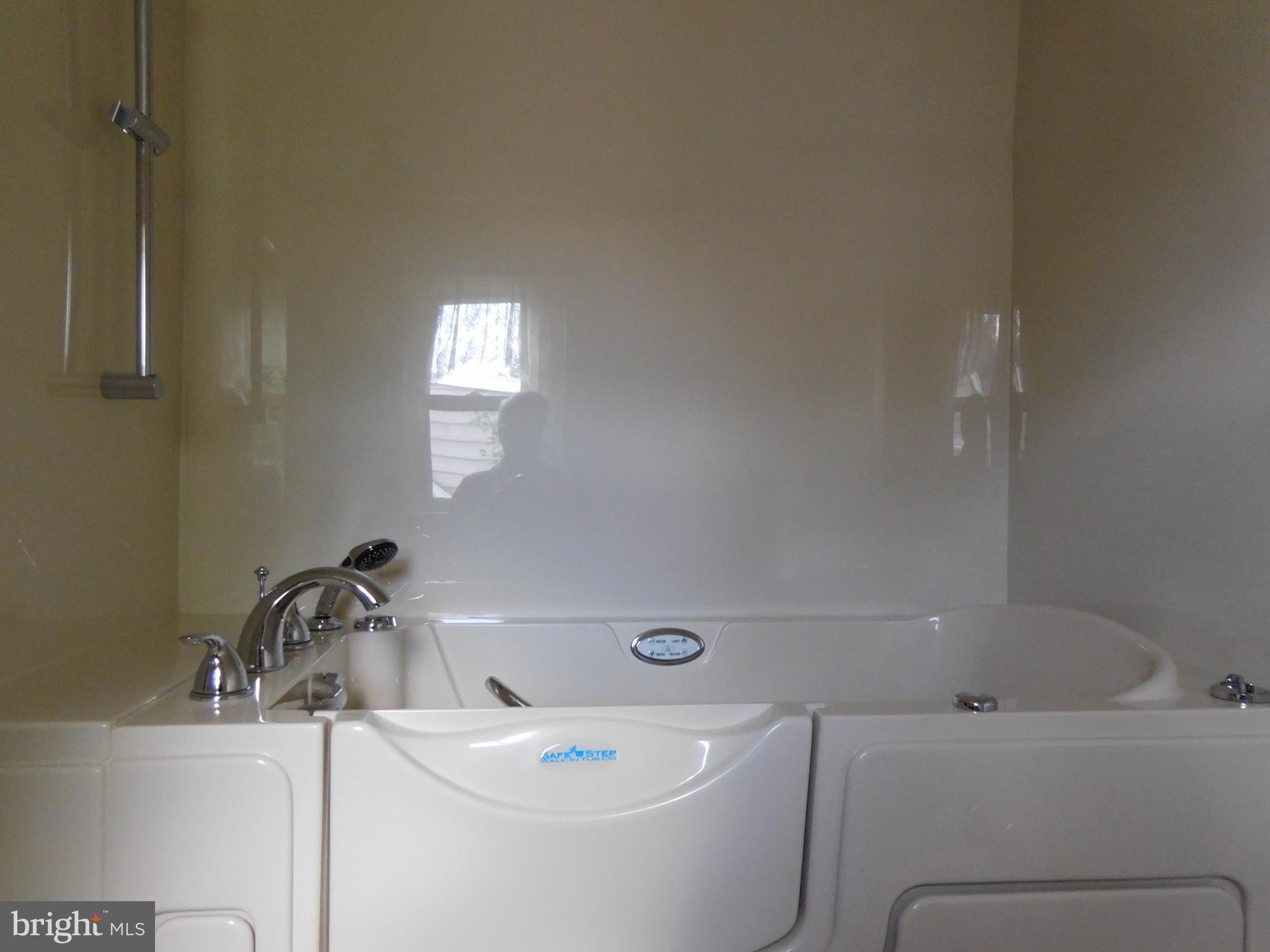 419 Lippincott Avenue Riverside, NJ 08075 - Photo 19 of 35 Walk in tub