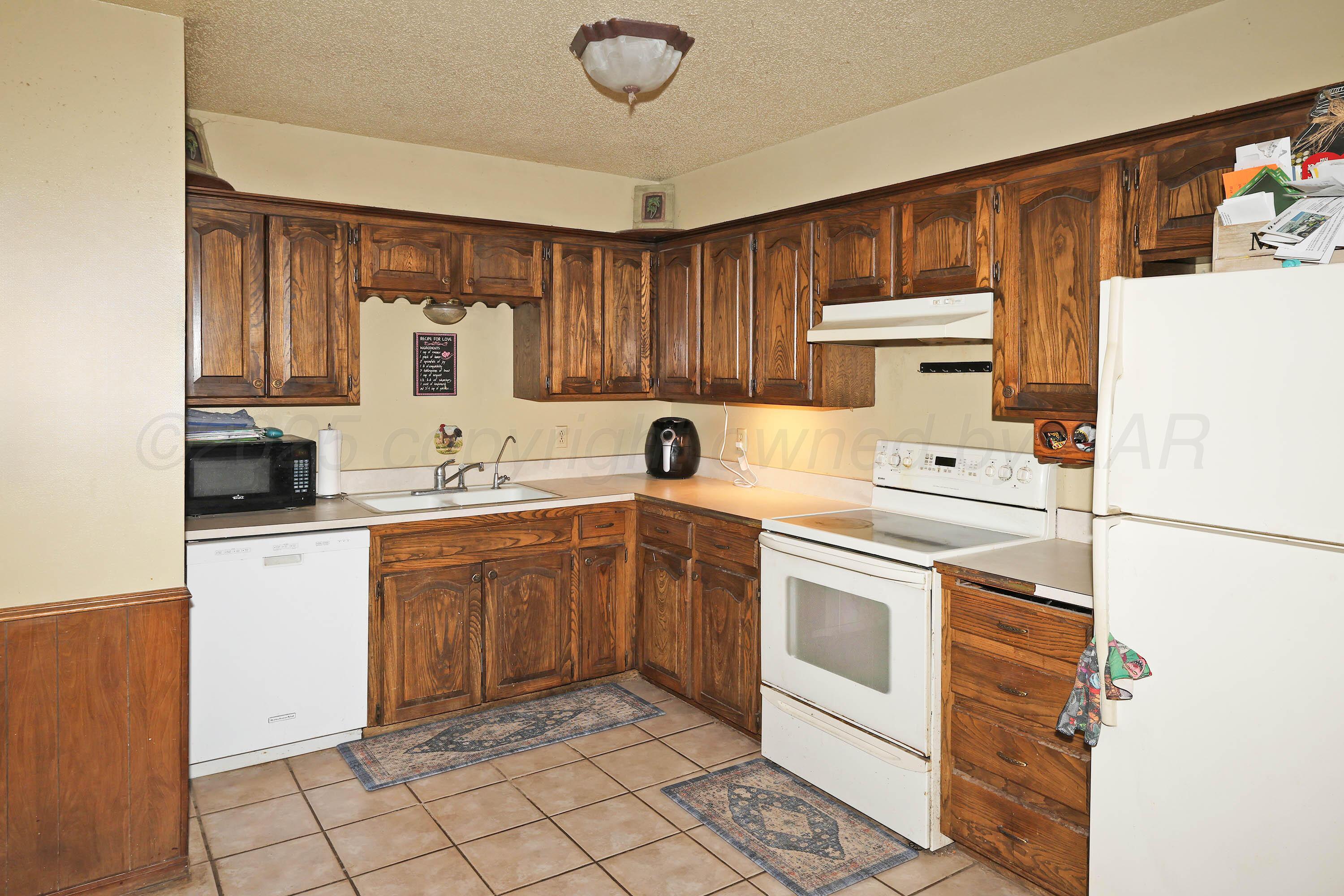 6225-6227 Belpree Road Amarillo, TX 79106 - Photo 8 of 31 8-6225-Kitchen
