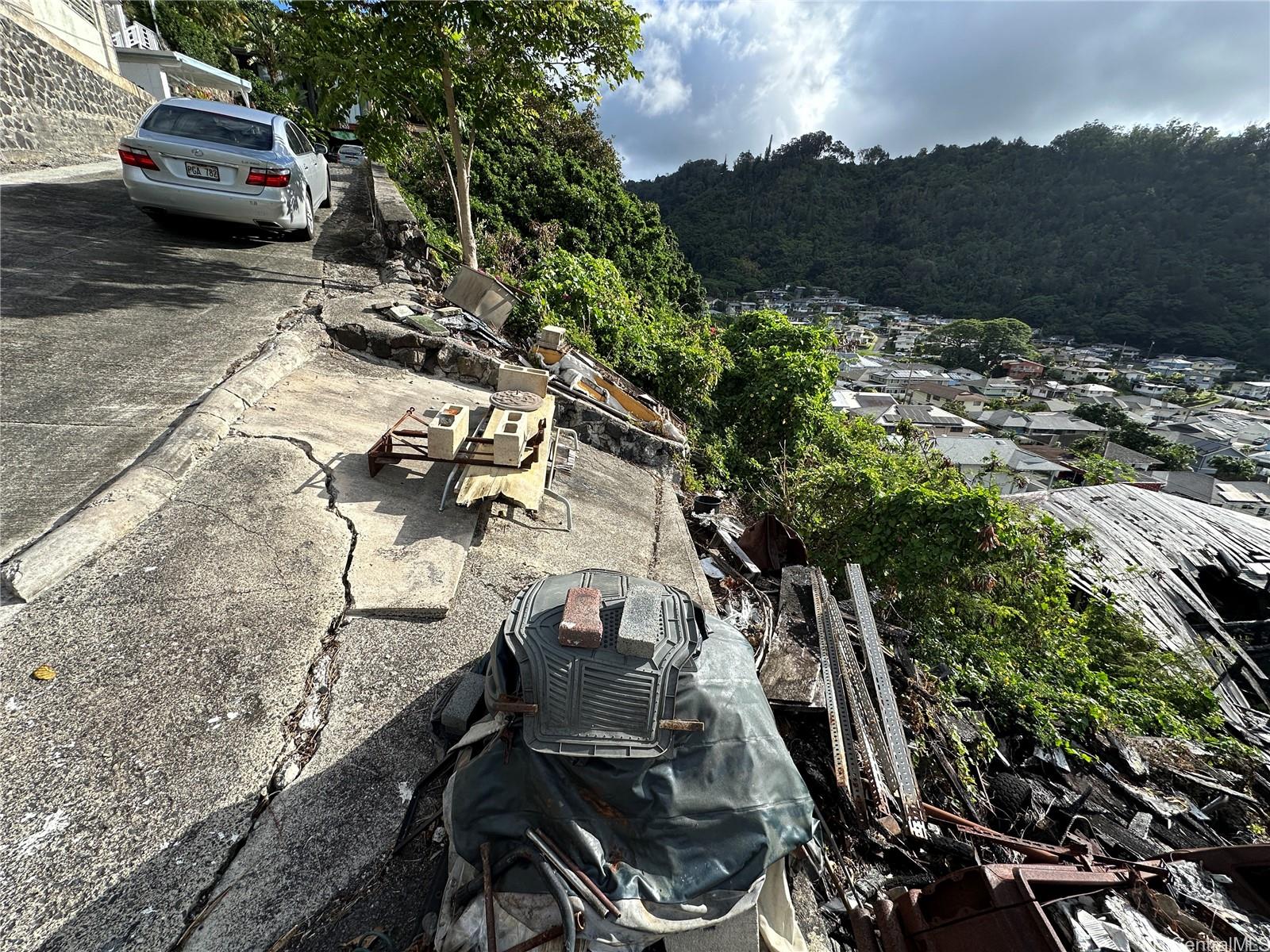 2453 Pacific Heights Road, Unit C Honolulu, HI 96813 - Photo 3 of 11 a view of multiple house with outdoor space
