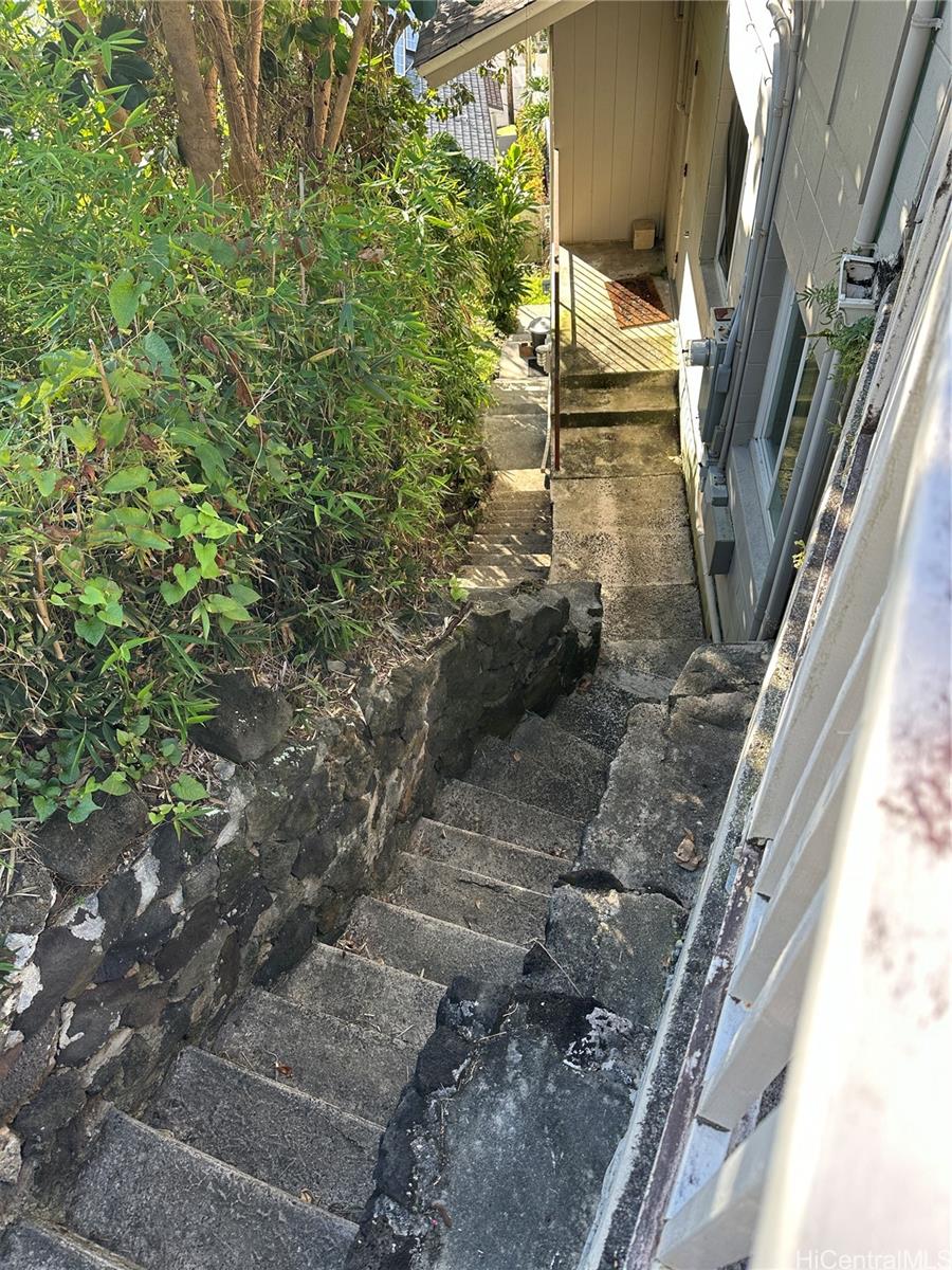 2453 Pacific Heights Road, Unit C Honolulu, HI 96813 - Photo 7 of 11 a view of an outdoor space