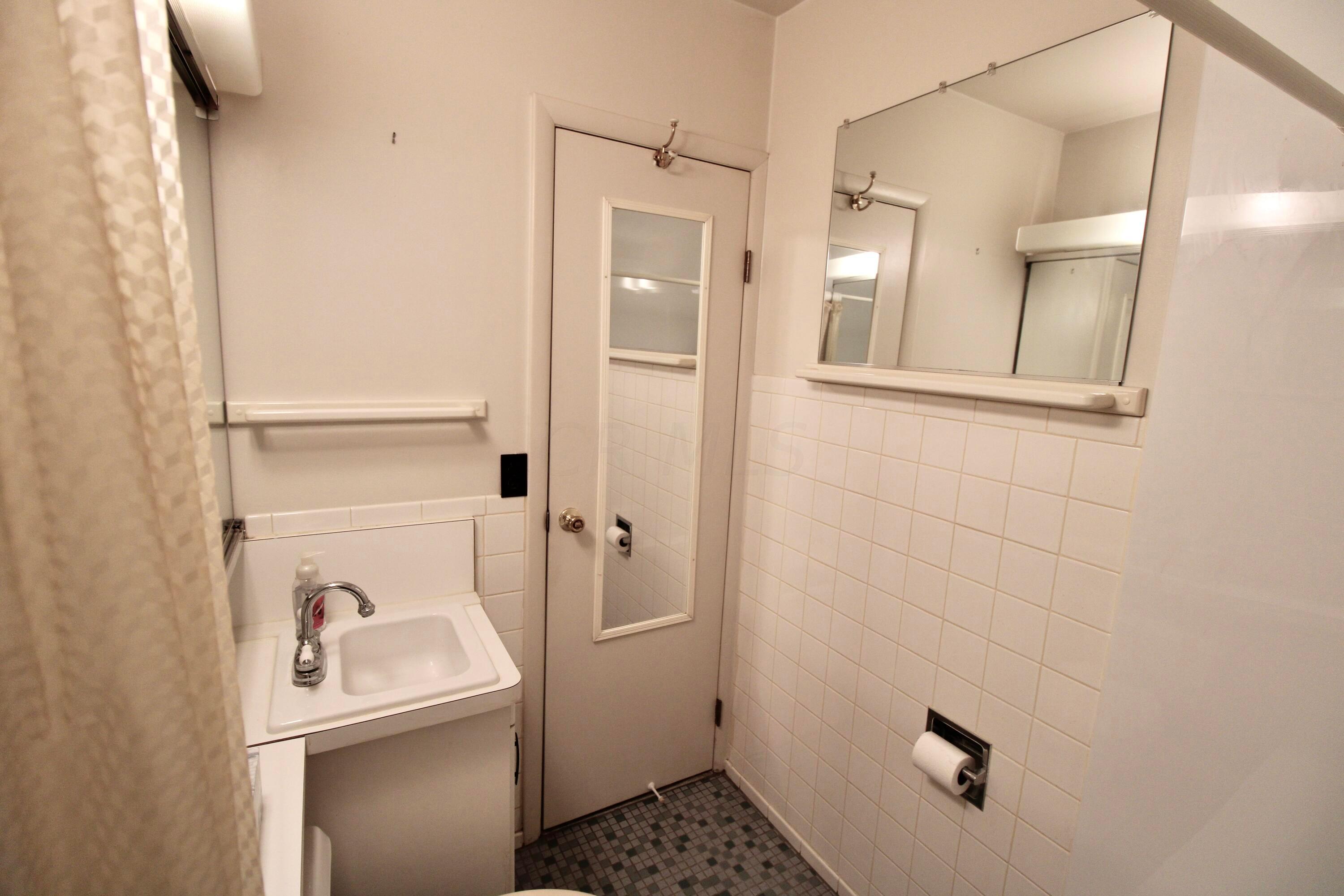 3464-3466 Eakin Road Columbus, OH 43204 - Photo 26 of 51 2nd Fullbath