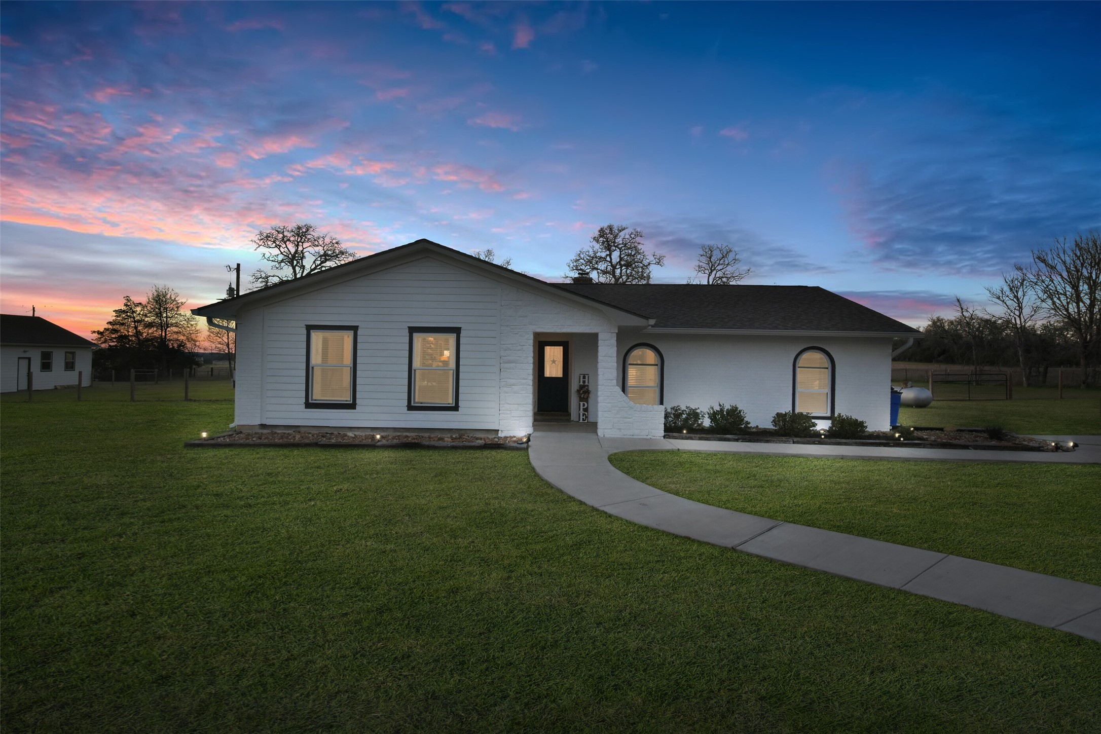 4620 Springfield Lane Brenham, TX 77833 - Photo 3 of 39 Gallery Image 3