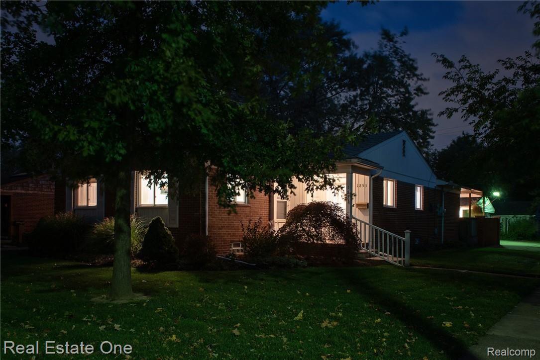 1853 Massoit Road Royal Oak, MI 48073 - Photo 2 of 38 Massoit-03.jpg