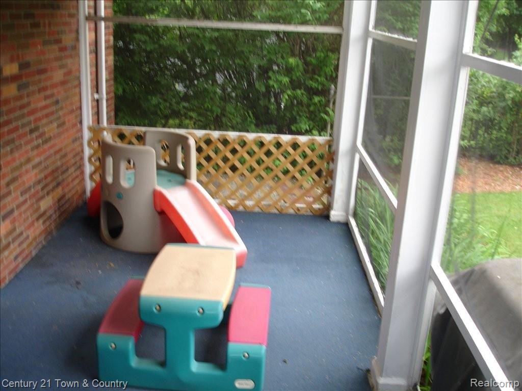 1511 East Maple Road Birmingham, MI 48009 - Photo 19 of 23 Screened-in Porch