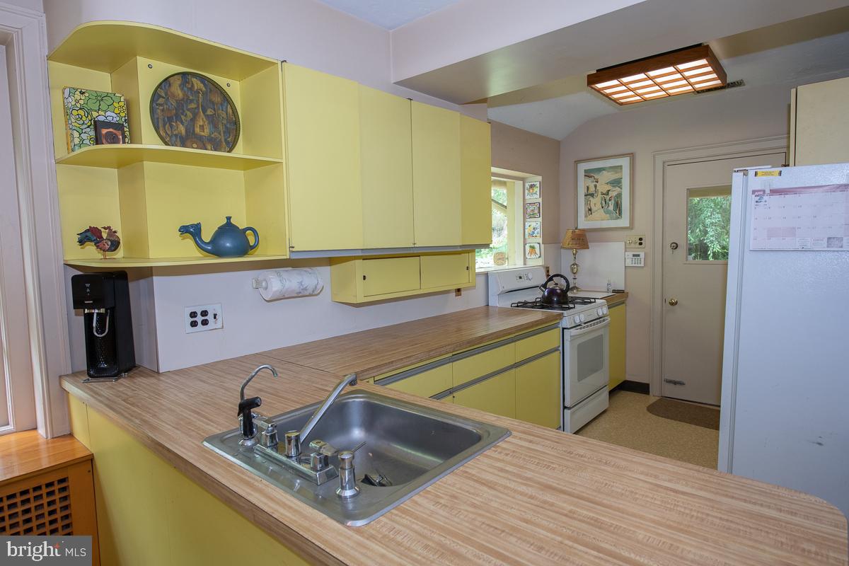 105 Llanfair Road Ardmore, PA 19003 - Photo 11 of 33 Kitchen