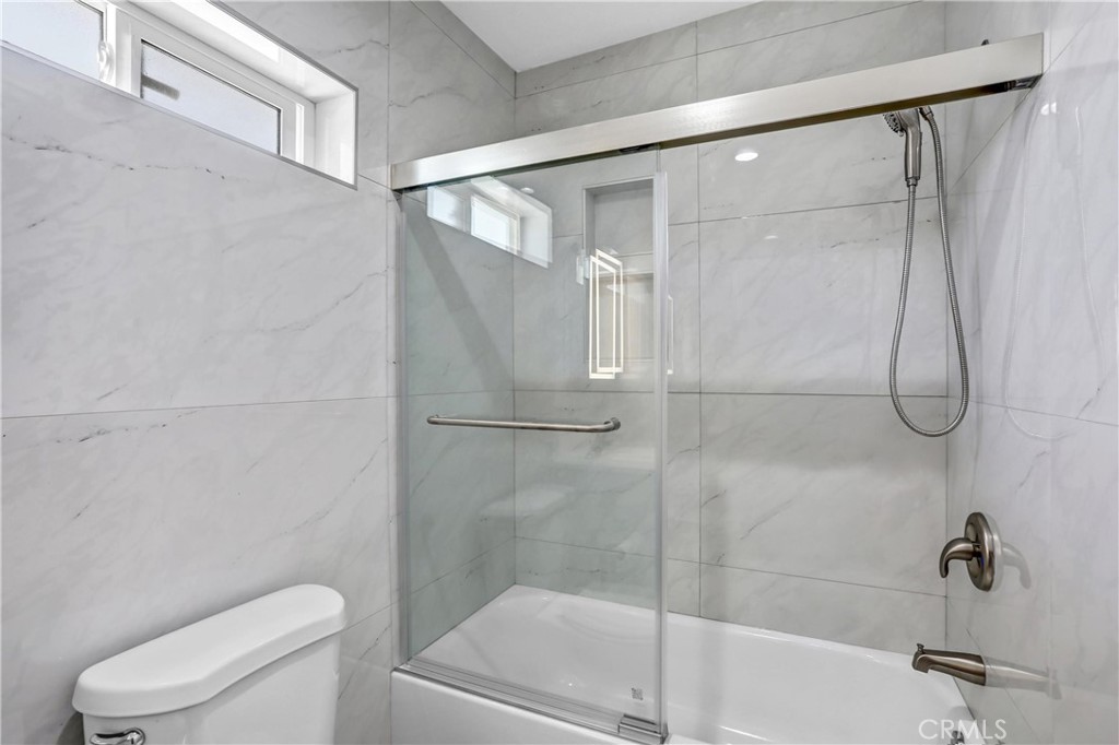 857 South Idyllwild Avenue, Unit 2 Rialto, CA 92376 - Photo 12 of 16 Shower