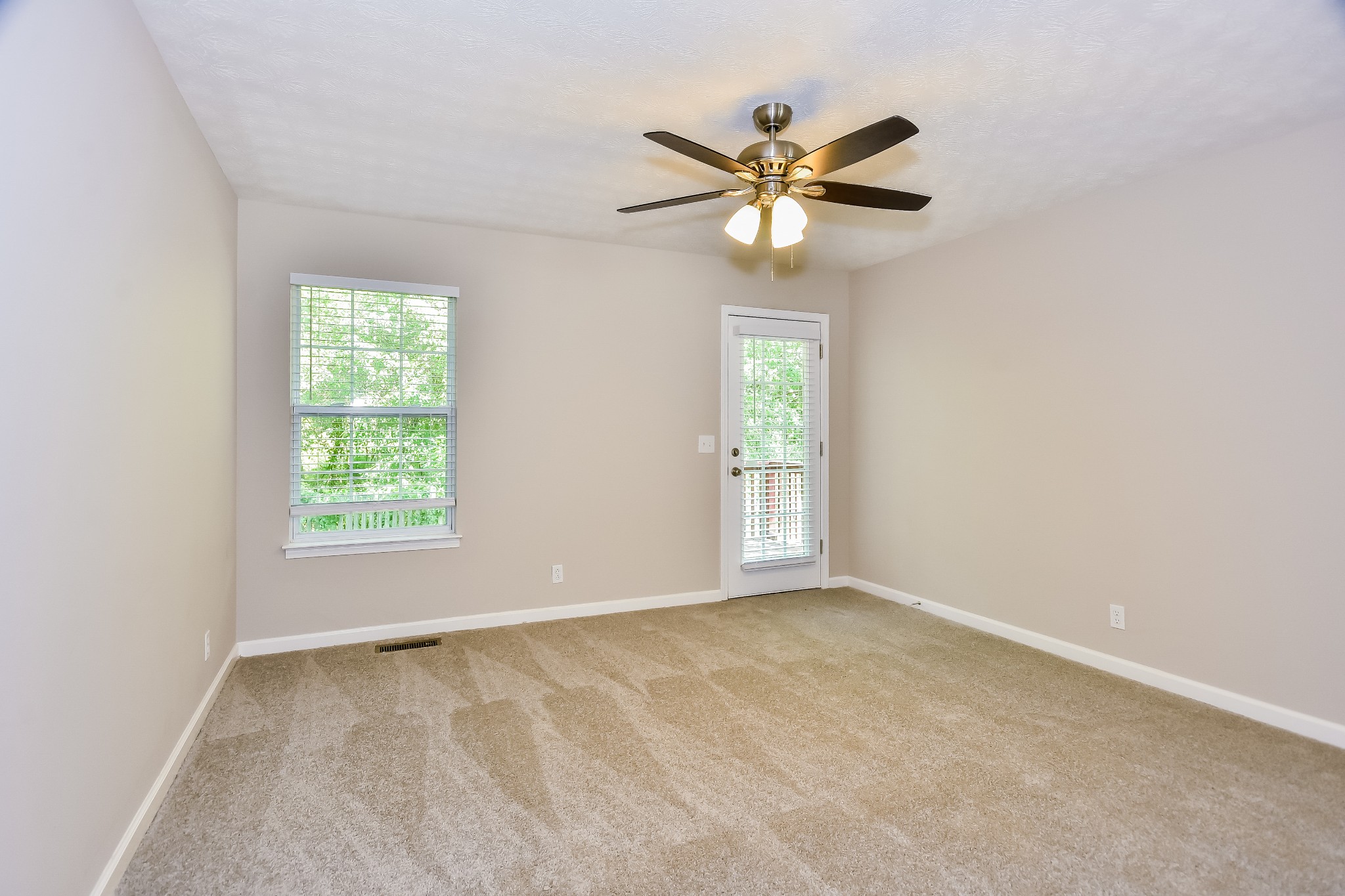649 Laramie Drive Springfield, TN 37172 - Photo 10 of 15 a view of an empty room with a window