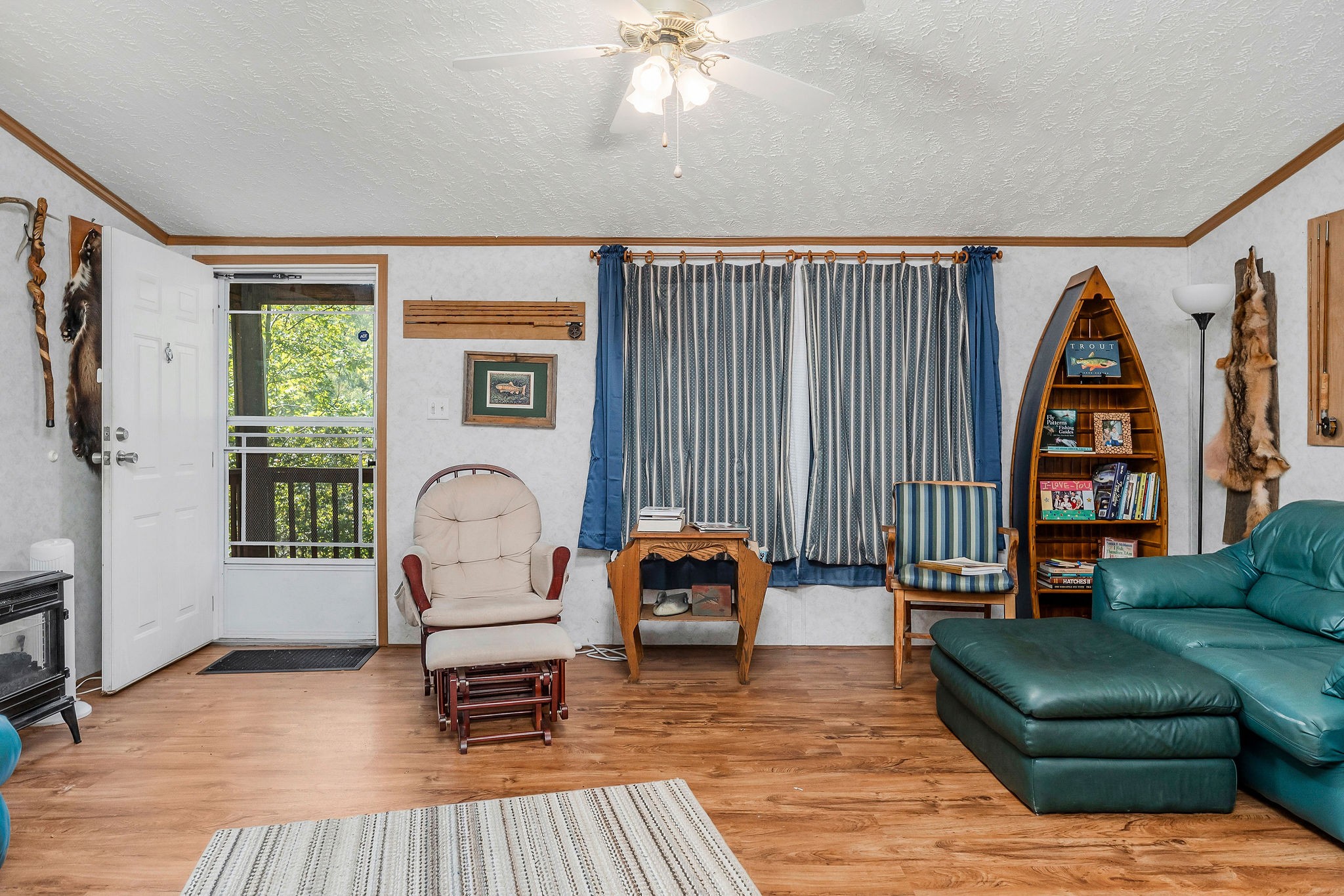 43 Moss Bend Road Lancaster, TN 38569 - Photo 22 of 75 a living room with furniture and a window