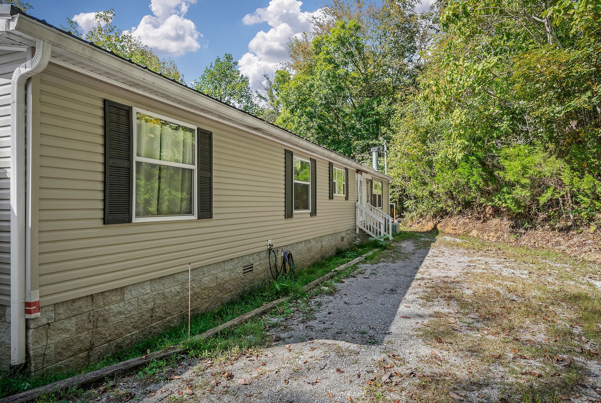 43 Moss Bend Road Lancaster, TN 38569 - Photo 45 of 75 a backyard of a house with lots of green space