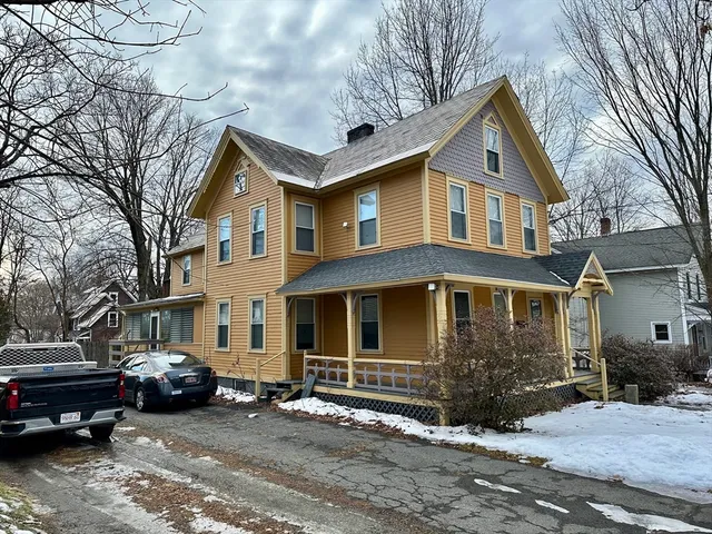 a view of a house with a yard