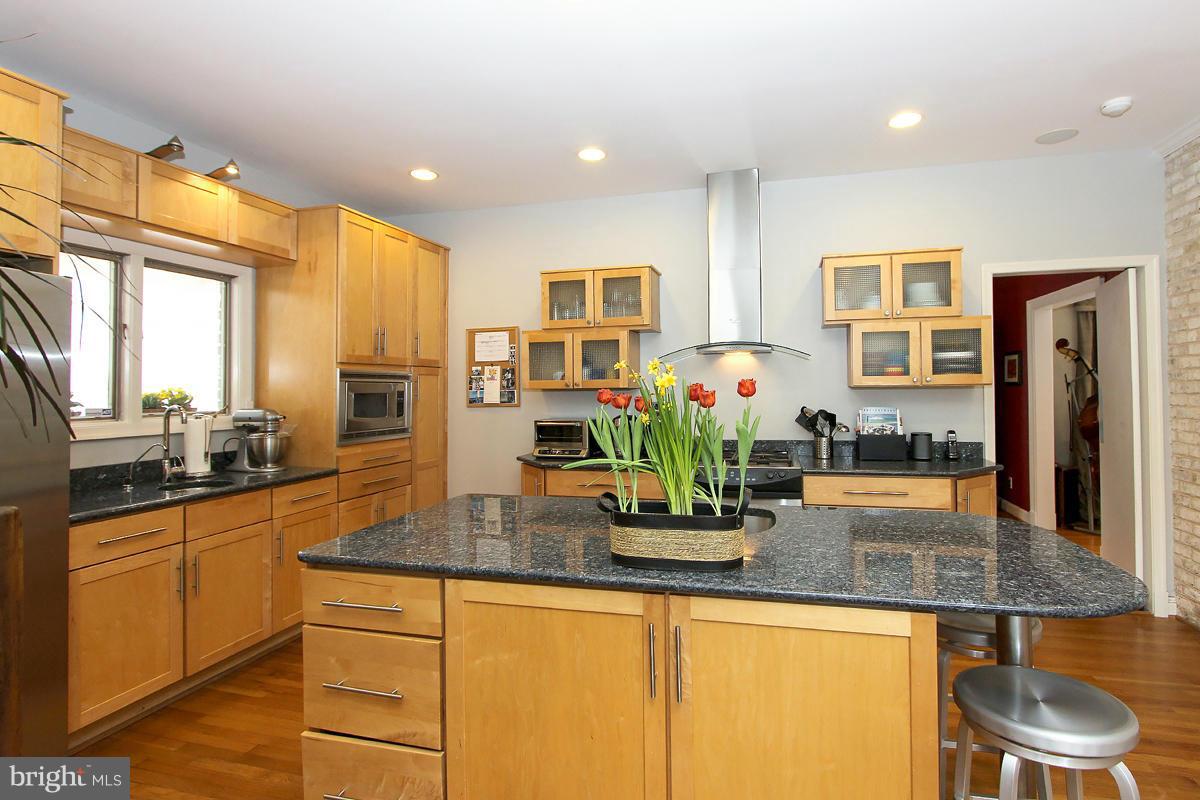 6904 Nevis Road Bethesda, MD 20817 - Photo 11 of 29 Kitchen w/island breakfast bar