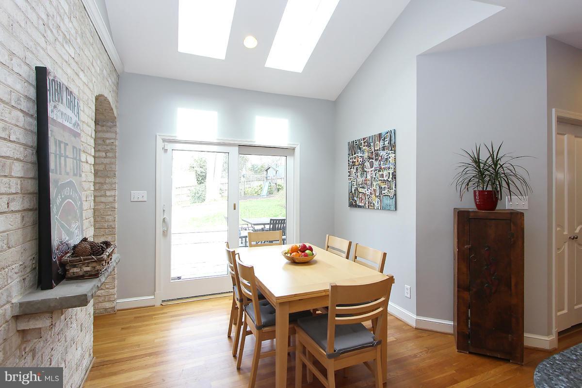 6904 Nevis Road Bethesda, MD 20817 - Photo 13 of 29 Eat-in Area w/door to yard