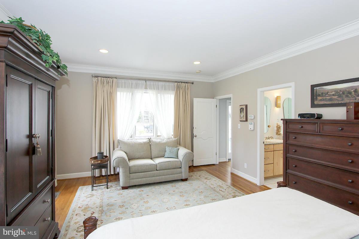 6904 Nevis Road Bethesda, MD 20817 - Photo 17 of 29 Master w/seating area