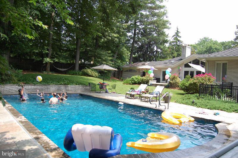 BEAUTIFUL HEATED POOL!