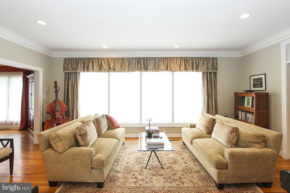 Living Room w/picture window