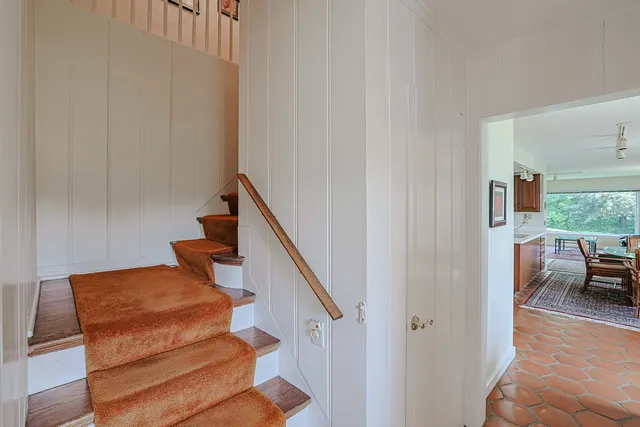 a view of entryway and workspace