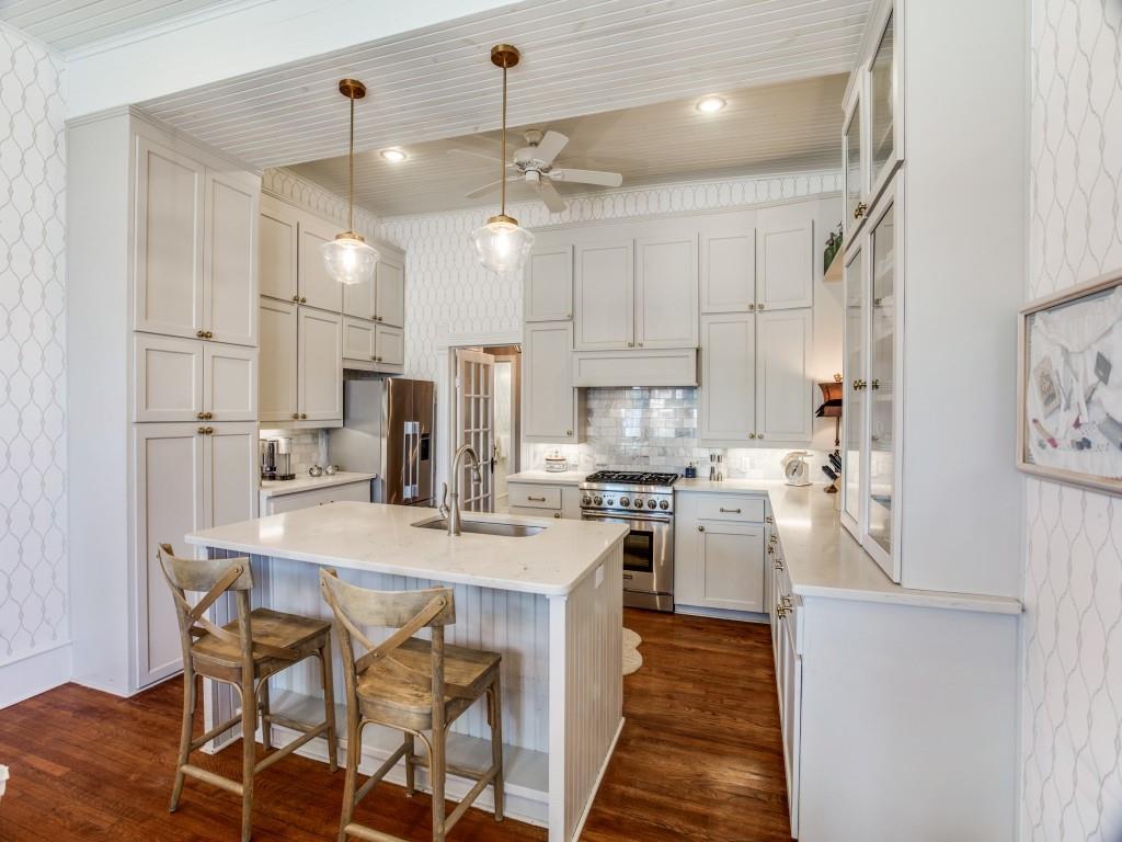 302 Featherston Street Cleburne, TX 76033 - Photo 15 of 40 Kitchen