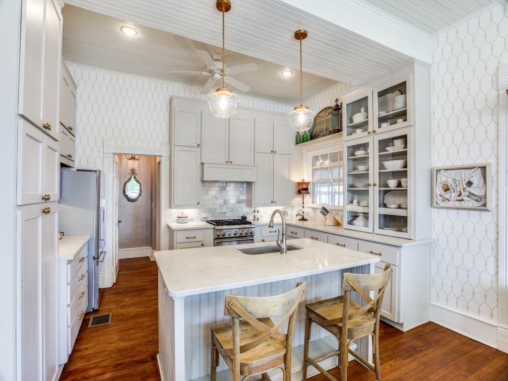 302 Featherston Street Cleburne, TX 76033 - Photo 16 of 40 Kitchen