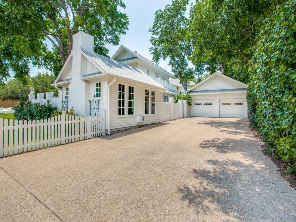 302 Featherston Street Cleburne, TX 76033 - Photo 40 of 40 2 car garage