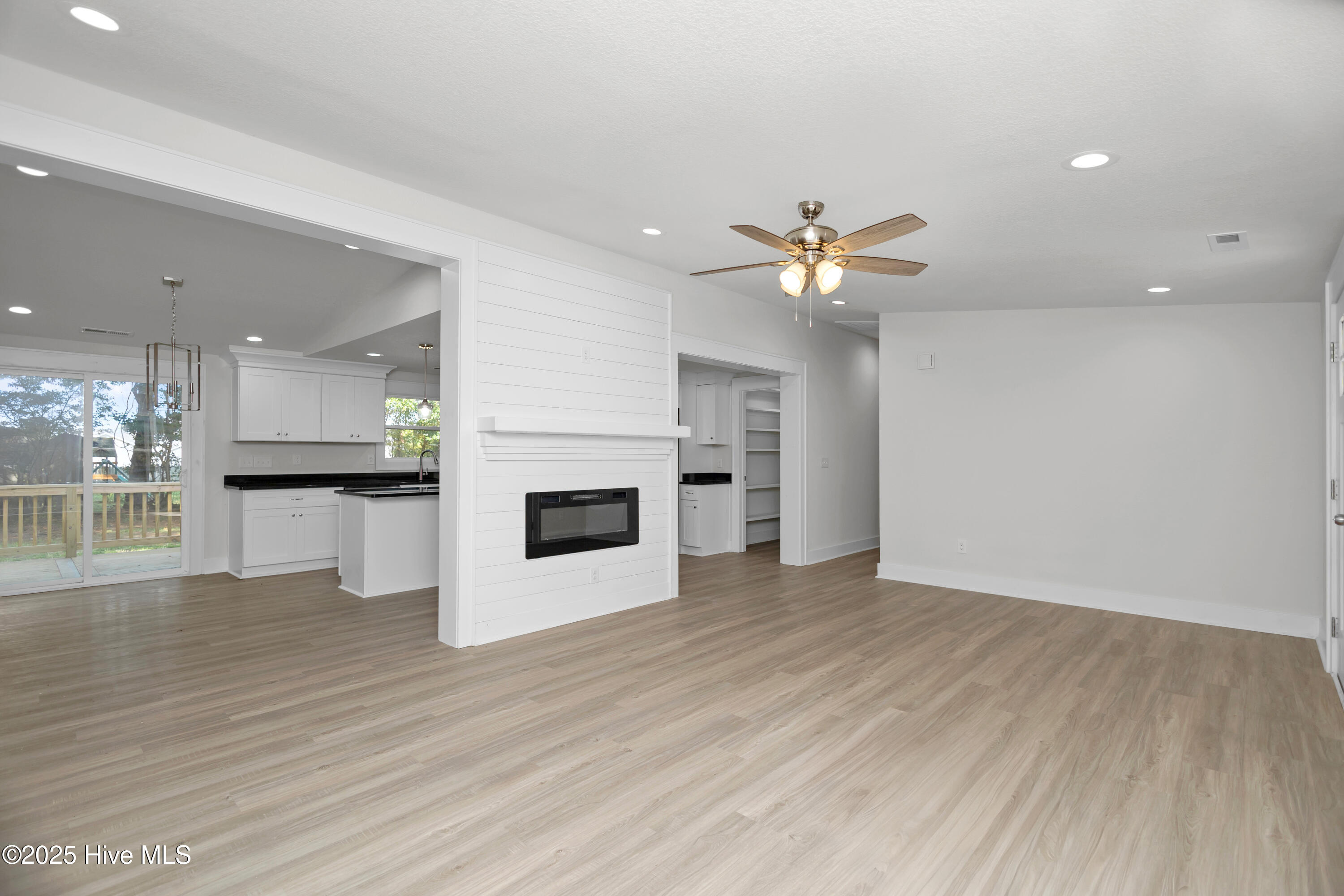 155 Launch Landing Road Moyock, NC 27958 - Photo 4 of 43 7