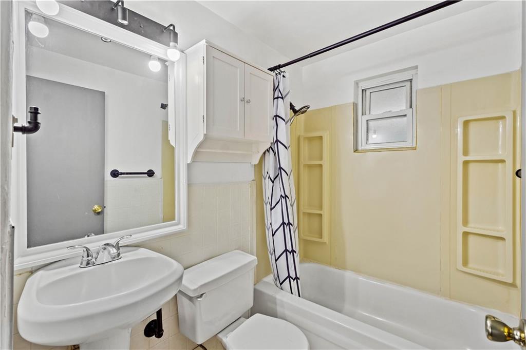 962 Roland Pittsburgh, PA 15221 - Photo 14 of 25 Gallery Image 14