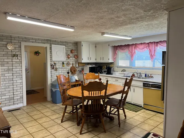 $199,000 | 293 Sub Holw Drive, Rose Hill, VA 24281