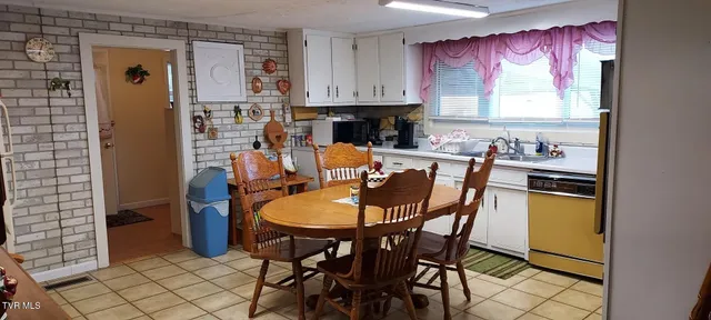 $199,000 | 293 Sub Holw Drive, Rose Hill, VA 24281