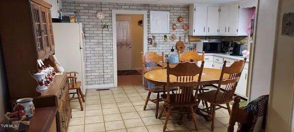 $199,000 | 293 Sub Holw Drive, Rose Hill, VA 24281