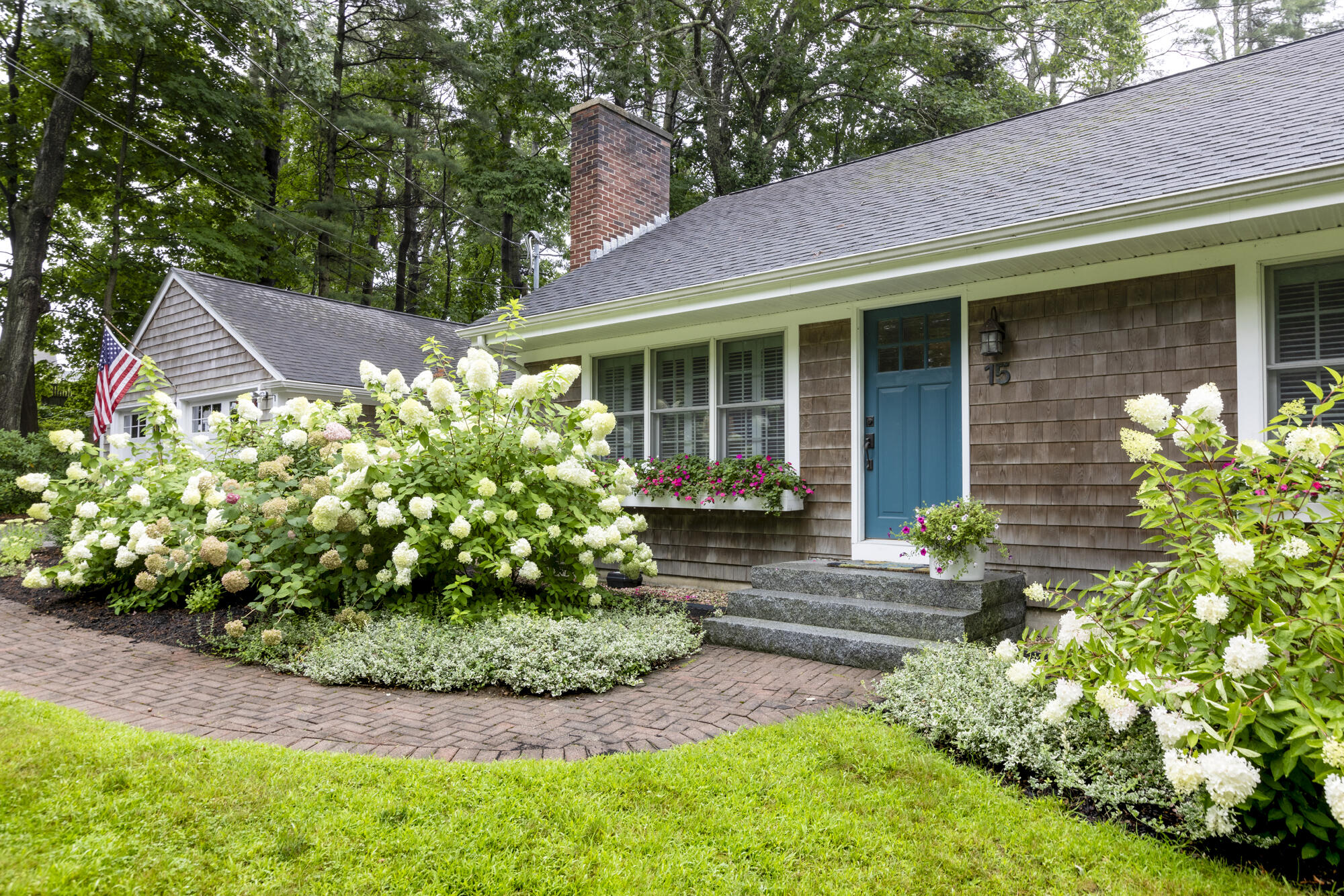 15 Edgewater Road Falmouth, ME 04105 - Photo 3 of 48 5