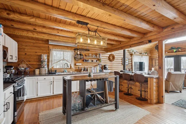 $600,000 | 8484 North Rollin Highway, Addison, MI 49220