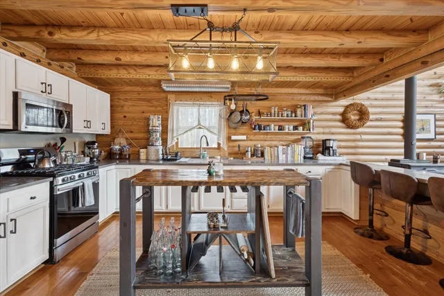 $600,000 | 8484 North Rollin Highway, Addison, MI 49220