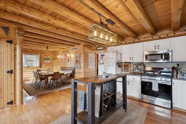 $600,000 | 8484 North Rollin Highway, Addison, MI 49220