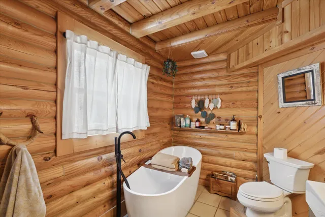 $600,000 | 8484 North Rollin Highway, Addison, MI 49220