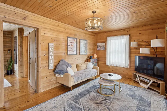 $600,000 | 8484 North Rollin Highway, Addison, MI 49220