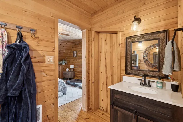 $600,000 | 8484 North Rollin Highway, Addison, MI 49220