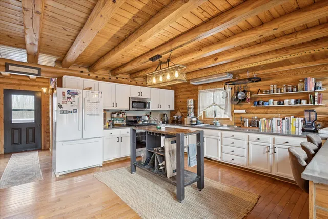 $600,000 | 8484 North Rollin Highway, Addison, MI 49220