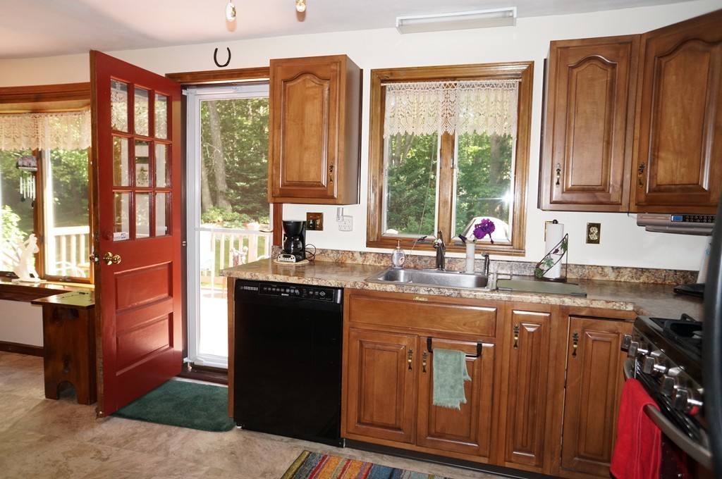 41 Simpson Road Marlborough, MA 01752 - Photo 4 of 23 Gallery Image 4