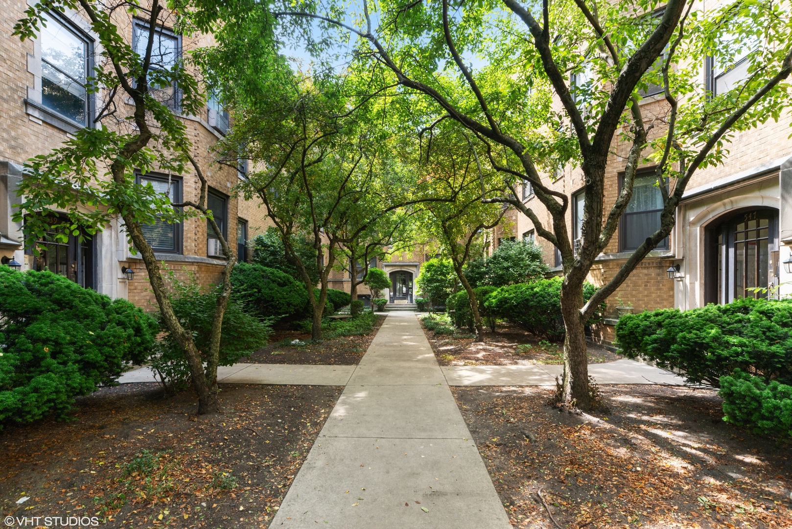 547 West Brompton Avenue, Unit 2S Chicago, IL 60657 - Photo 1 of 15