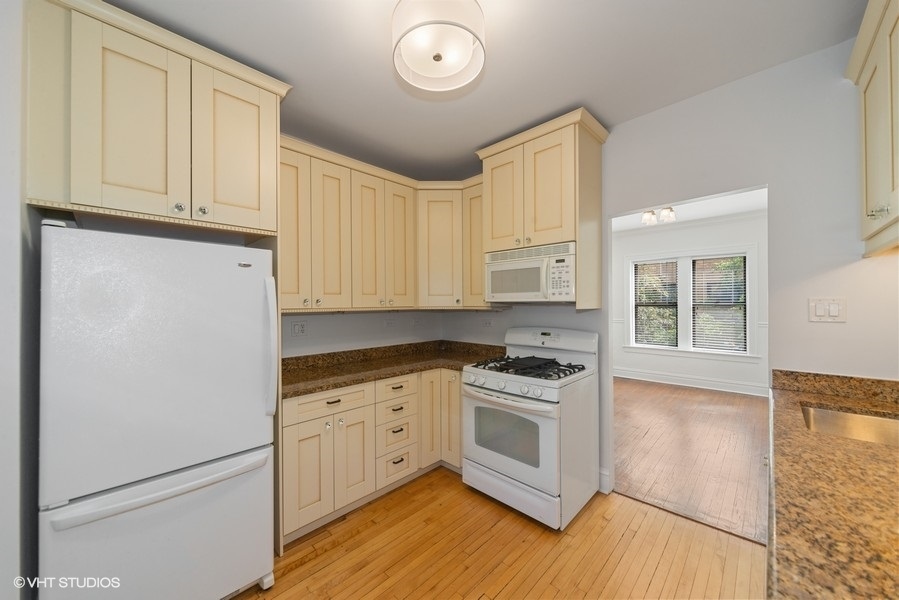 547 West Brompton Avenue, Unit 2S Chicago, IL 60657 - Photo 7 of 15