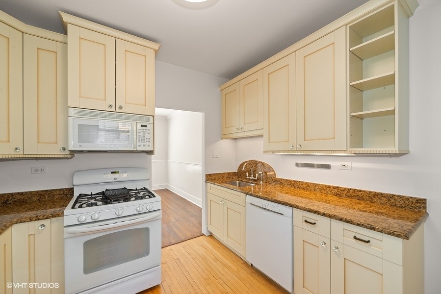 547 West Brompton Avenue, Unit 2S Chicago, IL 60657 - Photo 8 of 15