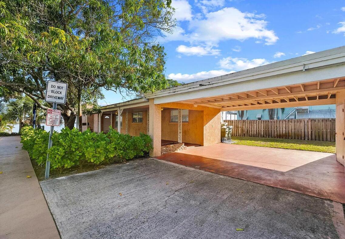 101 South Colorado Avenue Stuart, FL 34994 - Photo 2 of 17 a view of an house with backyard and parking