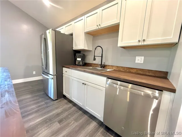 $341,900 | 810 Castetter Road, Henryville, IN 47126