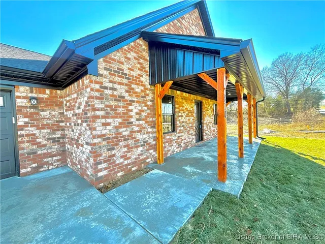 $341,900 | 810 Castetter Road, Henryville, IN 47126