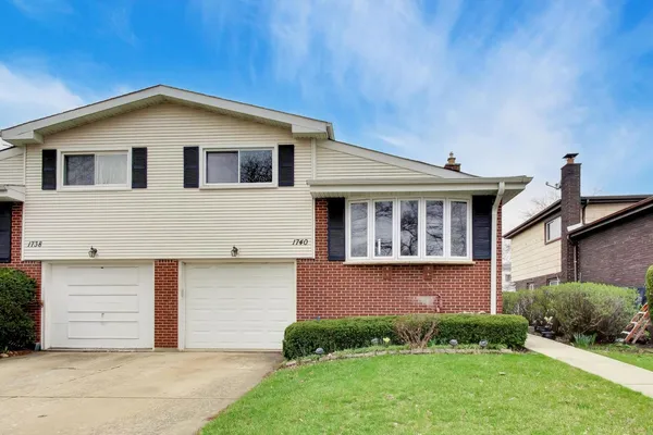 $279,900 | 1740 North Drury Lane, Arlington Heights, IL 60004
