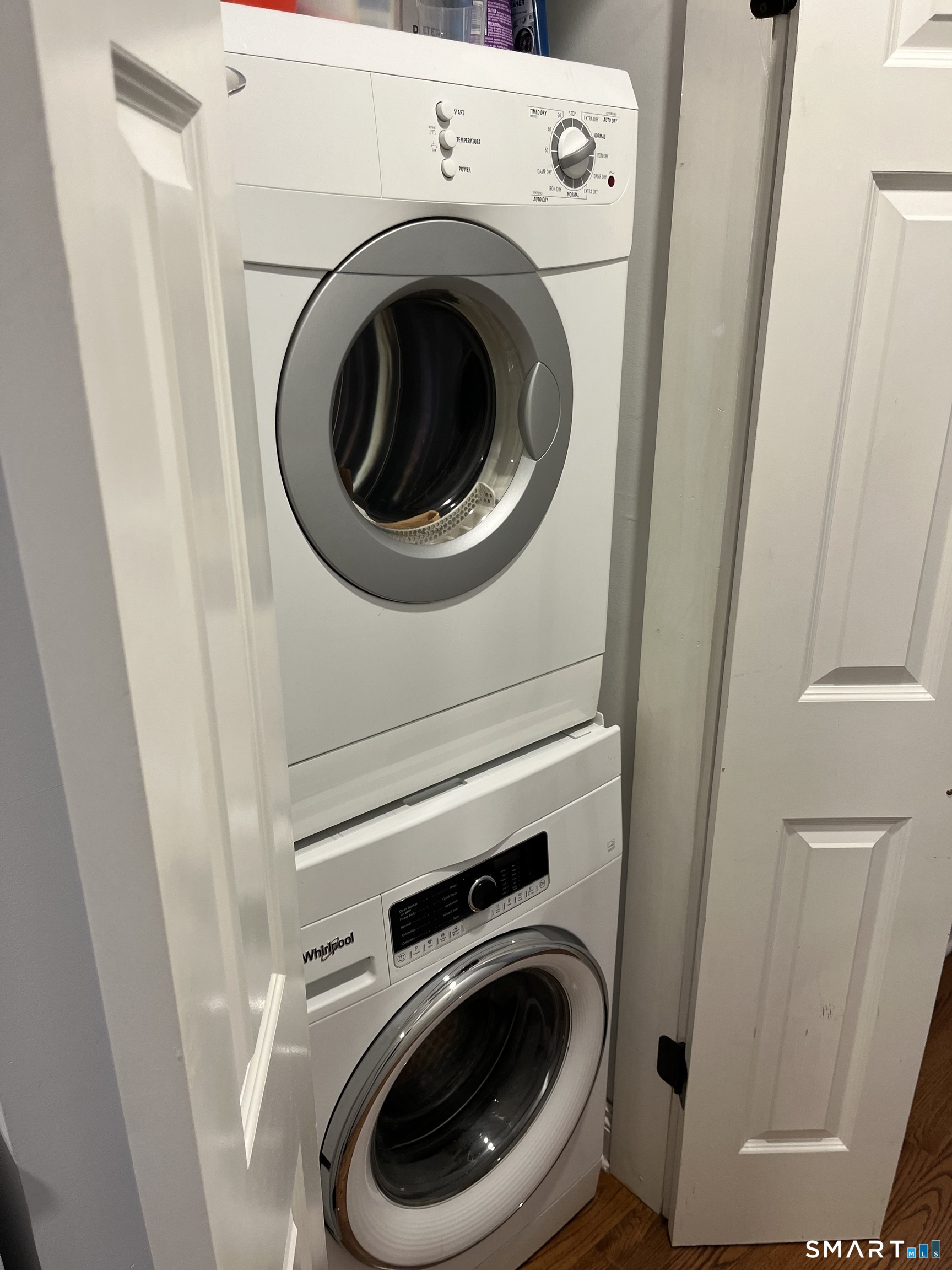 9 River Road, Unit 418 Greenwich, CT 06807 - Photo 15 of 38 a utility room with dryer and washer