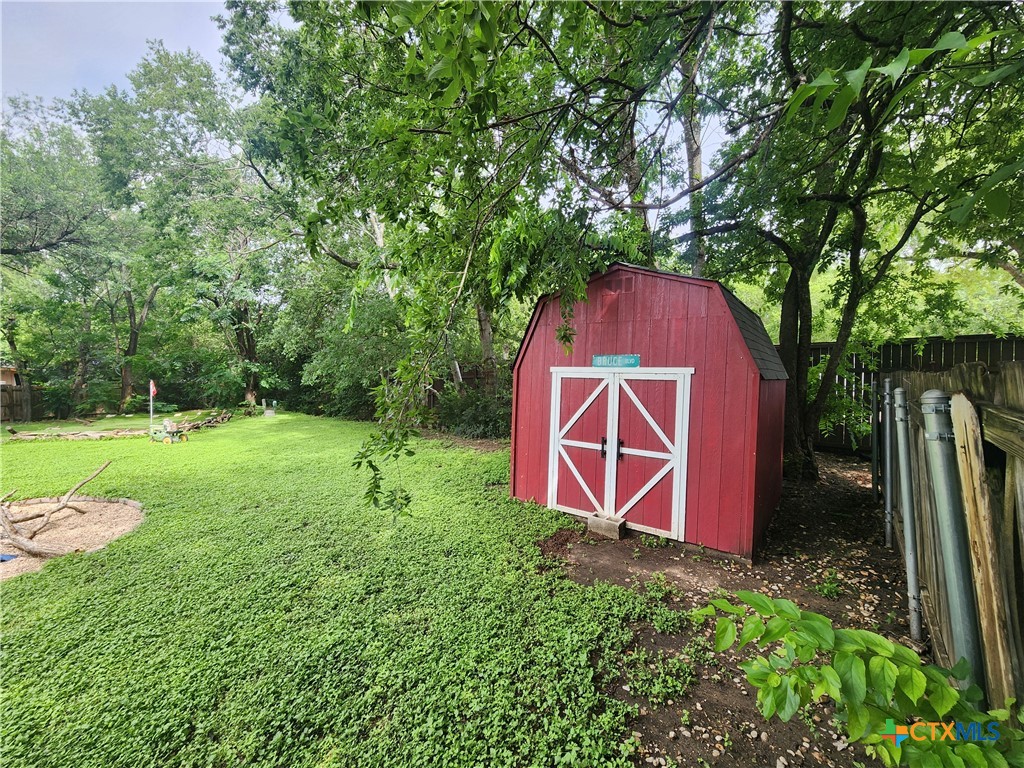 5222 Pine Place Austin, TX 78744 - Photo 13 of 21